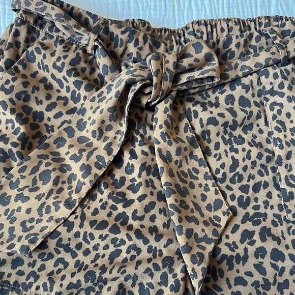 A New Day Leopard Print Tie Waist Shorts 🐆 - Picture 4 of 4